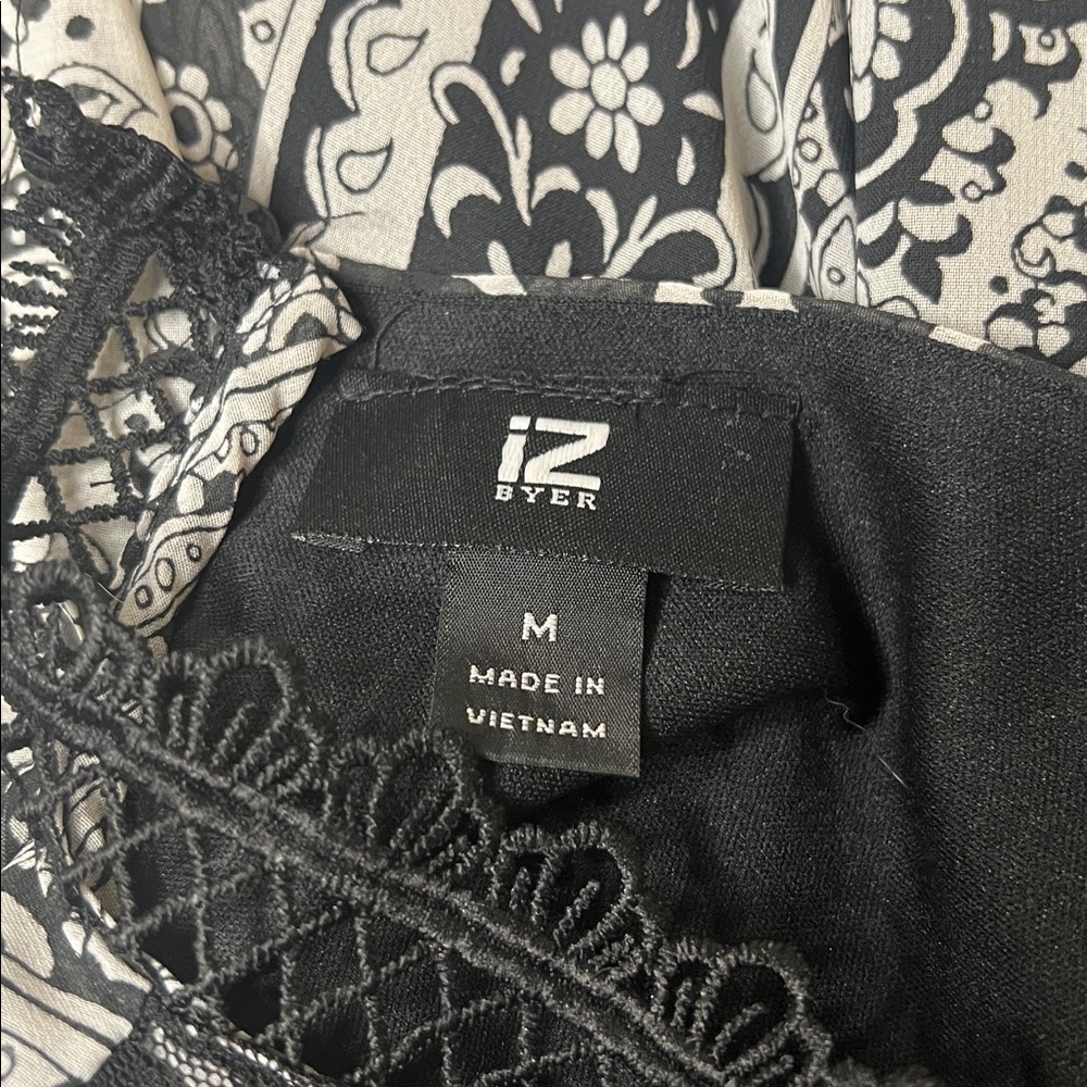 Iz Byer black and white Lace sleeveless top. - Picture 8 of 10
